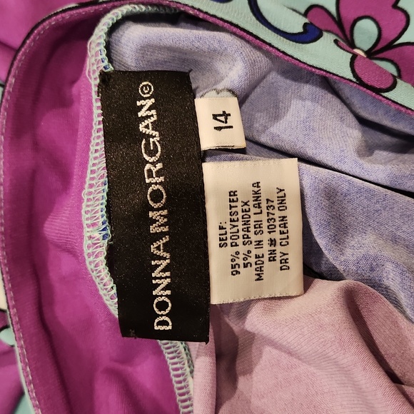 Women's dress - Picture 2 of 2